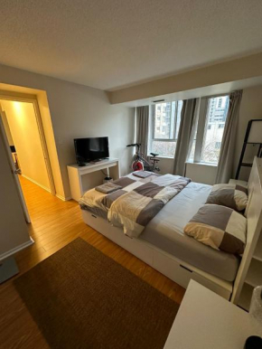 Best Location in Downtown- Walking to Eaton Centre, Nathan Phillips Square, Yonge-Dundas, IKEA,Transit